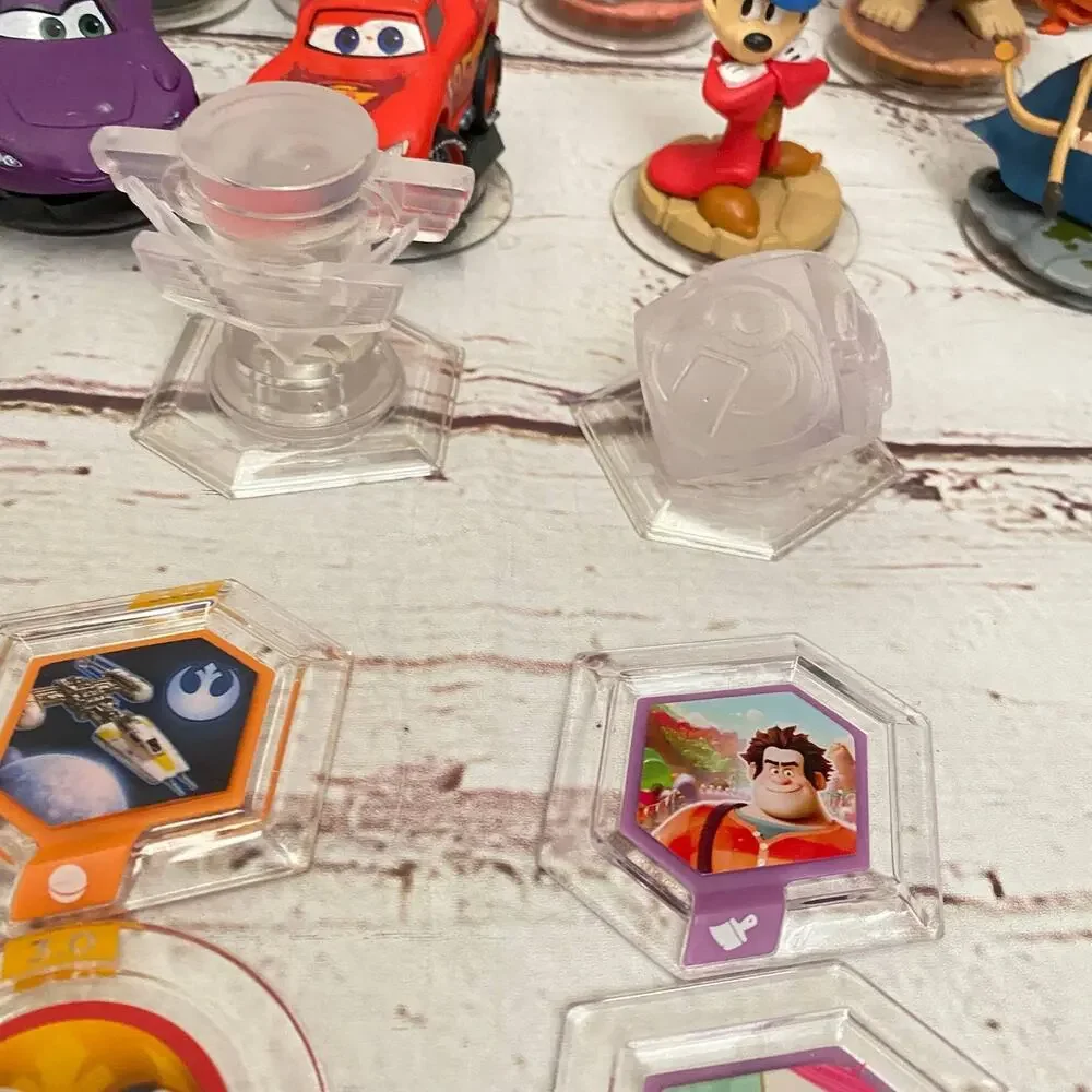 DISNEY INFINITY Large Lot 28 Pieces Figures Power Discs Star Wars Pixar
